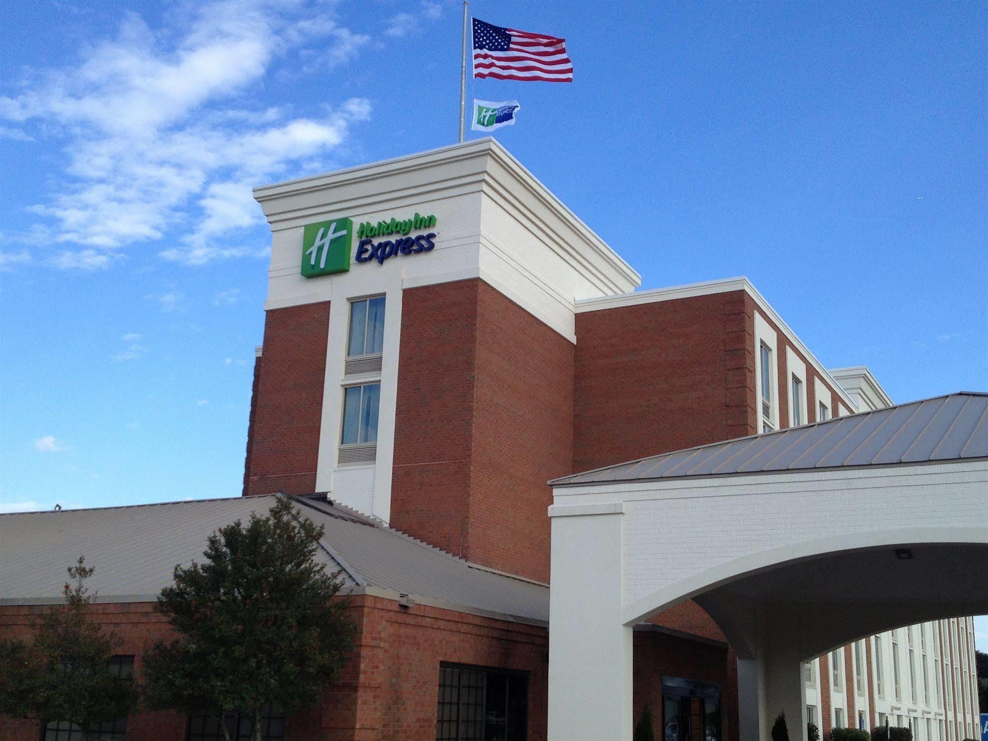 Holiday Inn Express Fredericksburg - Southpoint By Ihg Exterior photo