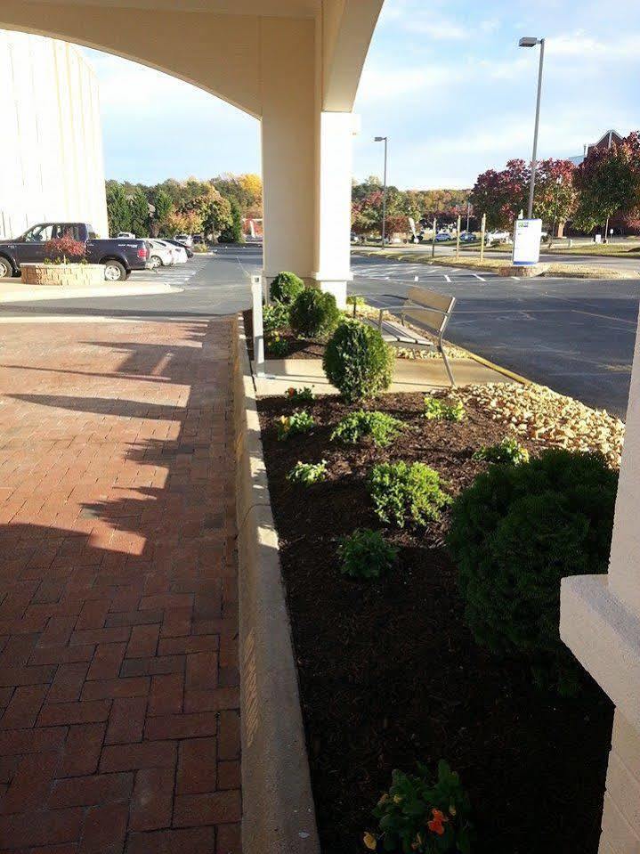 Holiday Inn Express Fredericksburg - Southpoint By Ihg Exterior photo